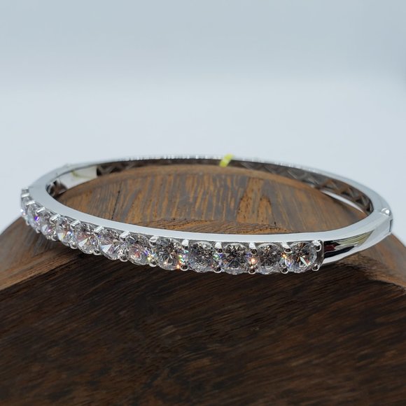 11.15 cts Swarovski Sterling Silver Bangle Bracelet - Picture 5 of 13